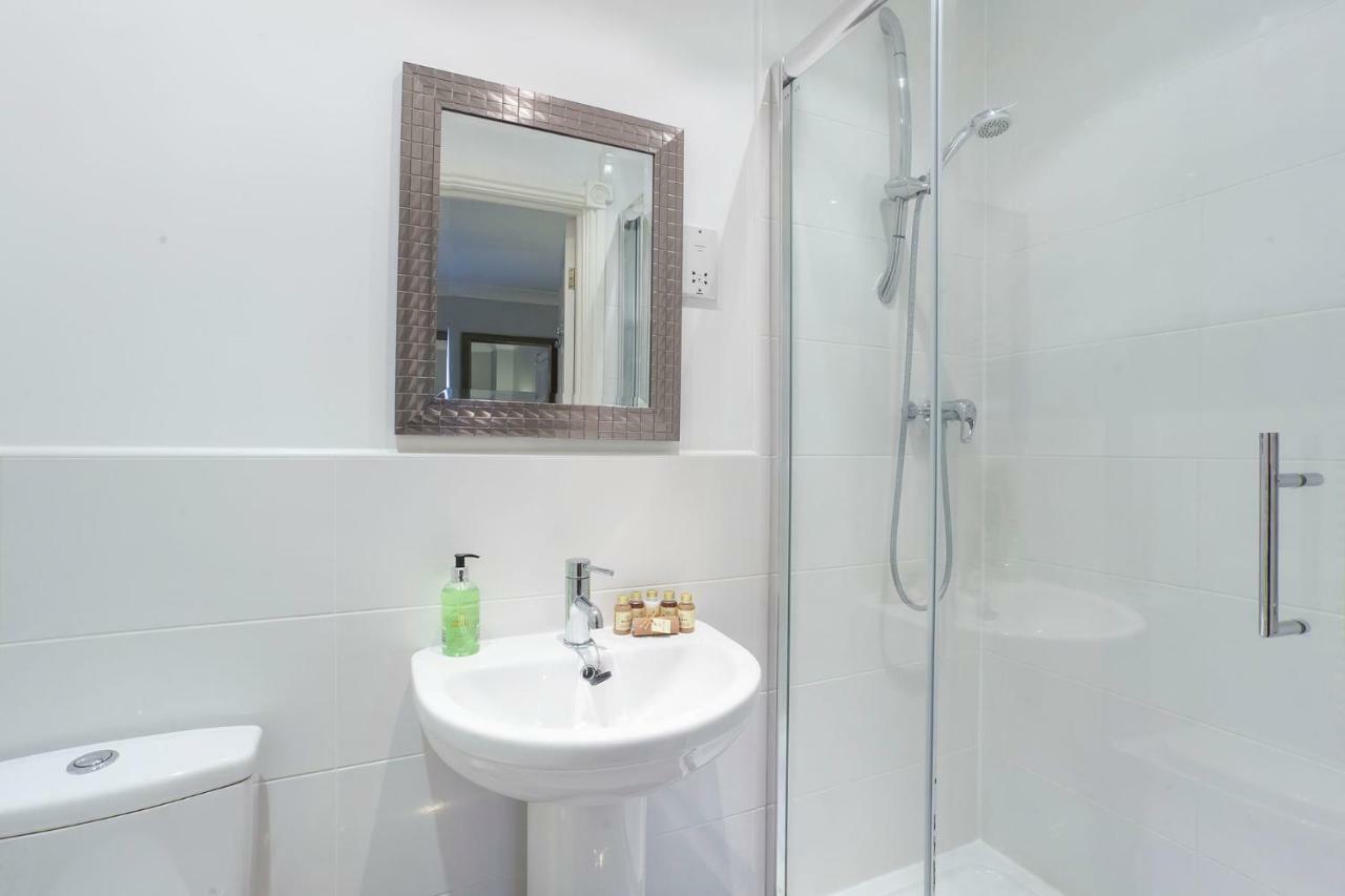 Villa Thomas, Off Leeman Road, Sleeps 9 York Exterior foto